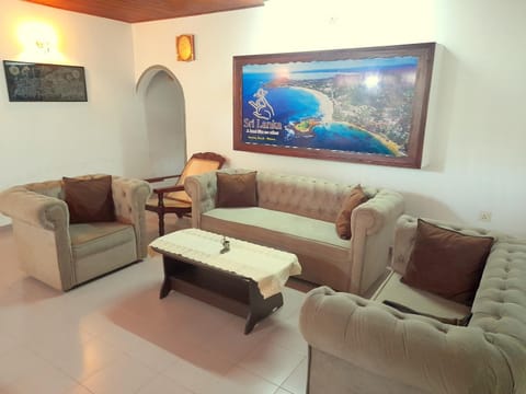 Living room, Seating area, furniture
