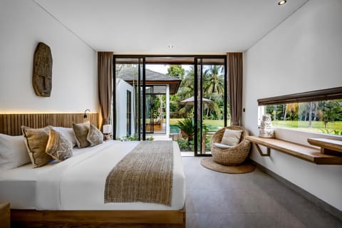 Bed, Photo of the whole room, Seating area, Bedroom, air conditioner