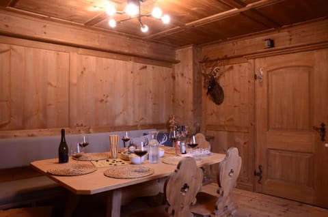 Game Room, Dining area