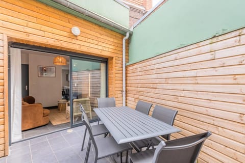 3 bedroom house with terrace near Lille Bed and Breakfast in Lille