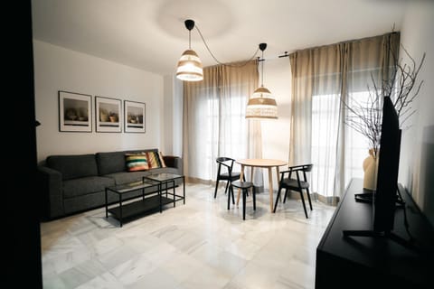 TV and multimedia, Living room, Seating area, Dining area