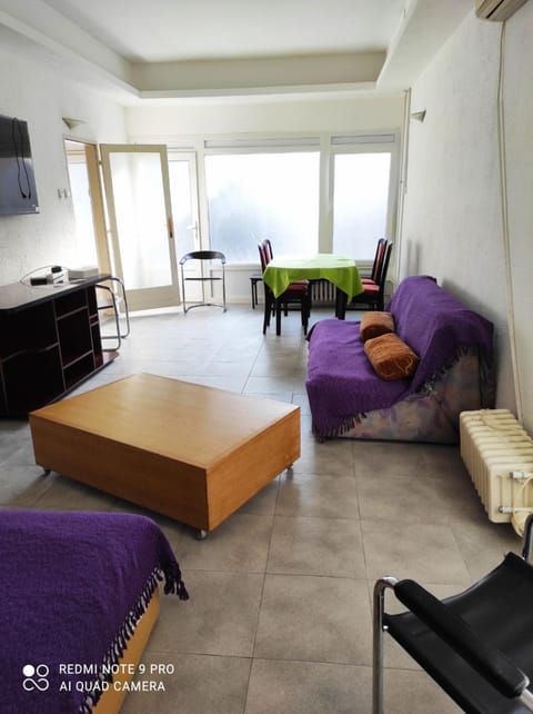 Communal lounge/ TV room, TV and multimedia, Living room, Photo of the whole room, Seating area