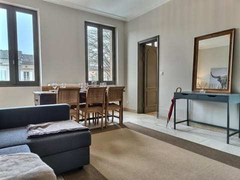 Living room, Meals