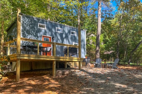 Cozy Lakeview Cottage House in Mills River