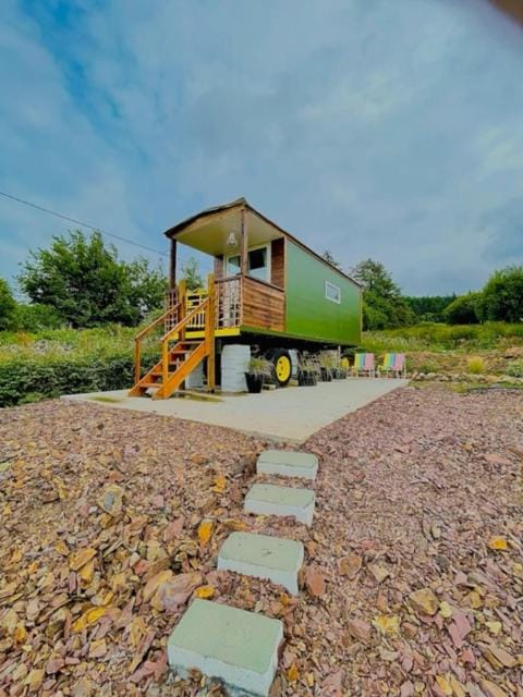 Property building, Day, Natural landscape