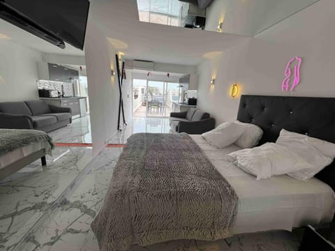 Bed, Living room, Photo of the whole room, Bedroom