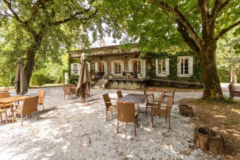 Property building, Patio, Restaurant/places to eat, Garden, Garden, Garden view