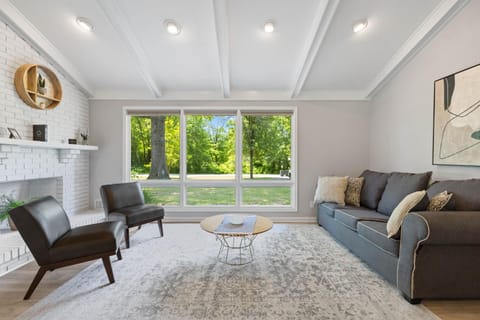 Work-friendly & near downtown House in Jeffersonville