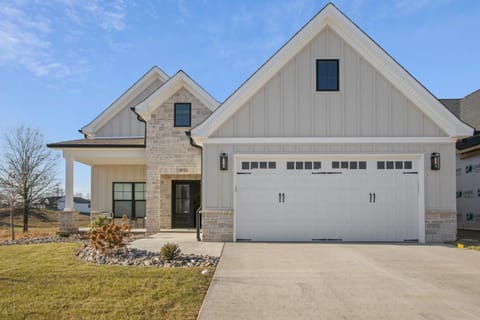 Modern & upscale home near Derby House in Jeffersonville