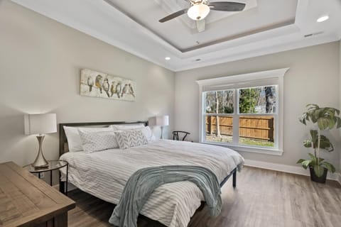 Newly renovated home near Derby House in Jeffersonville