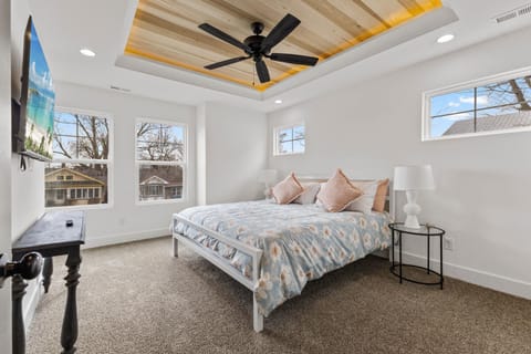 Sunny & modern Derby house House in Jeffersonville