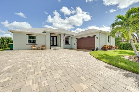 Hot Tub and Lanai! Marco Island Home 2 Mi to Beaches House in Marco Island
