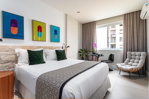 Bed, Living room, Photo of the whole room, Seating area, Bedroom