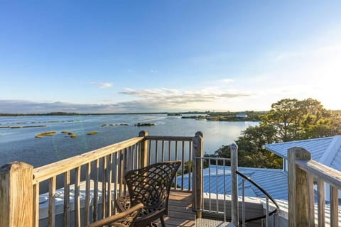 3 Story Haven Fire Pit kayaks updated 360 Views House in Cedar Key