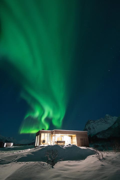 Artic Lyngvær Luggombu Lodge with jacuzzi House in Lofoten