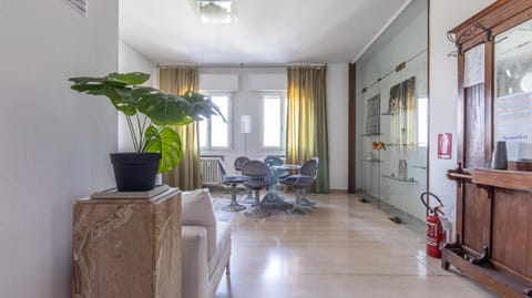 Communal lounge/ TV room, Living room, Seating area