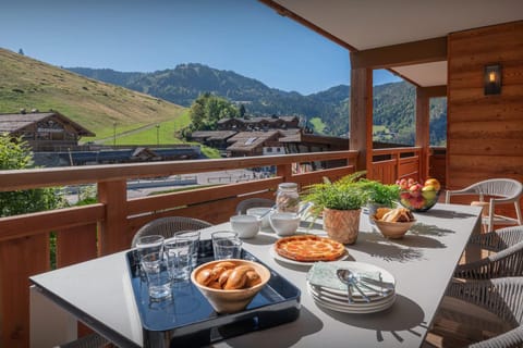 Day, Natural landscape, Dining area, Mountain view