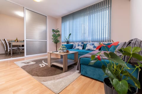 View (from property/room), Living room, Seating area, Dining area, heating, internet