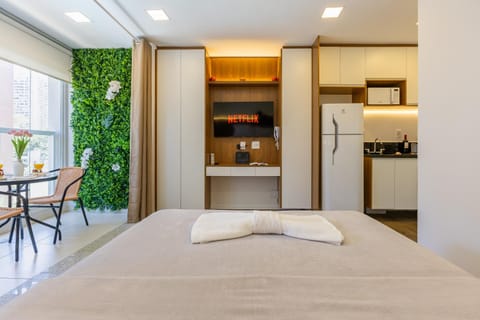 Bed, Dining area, Bedroom, pet friendly, stove, towels