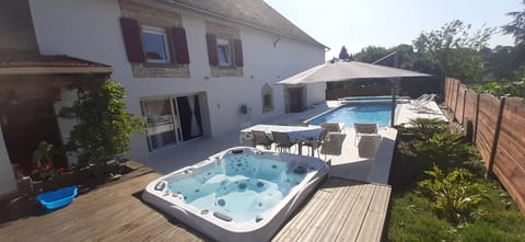 Hot Tub, Balcony/Terrace, Swimming pool, sunbed