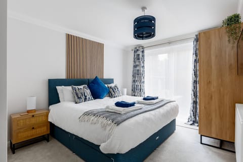Bed, Photo of the whole room, Bedroom, wardrobe
