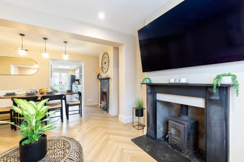 TV and multimedia, Living room, Dining area