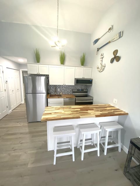 B Lakefront! Remodeled, Boat Slip, Patio Views, Pool, Boat Ramp, WIFI Apartment in Osage Beach