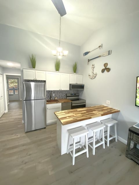 B Lakefront! Remodeled, Boat Slip, Patio Views, Pool, Boat Ramp, WIFI Apartment in Osage Beach