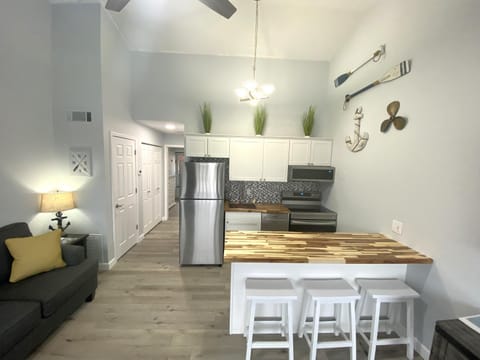 B Lakefront! Remodeled, Boat Slip, Patio Views, Pool, Boat Ramp, WIFI Apartment in Osage Beach