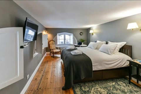 Bed, Night, Photo of the whole room
