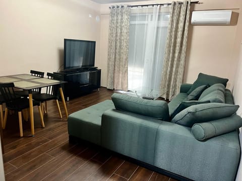 TV and multimedia, Living room, Dining area, air conditioner