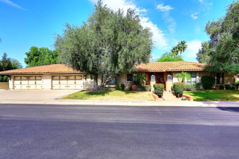 Private Executive Home, Pet Friendly, Walkable House in McCormick Ranch