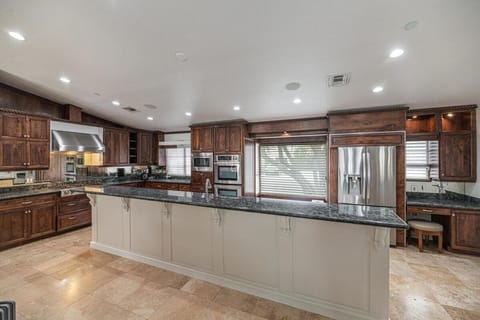 Private Executive Home, Pet Friendly, Walkable House in McCormick Ranch