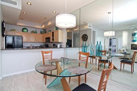 Waterfront Views, Office, Main Floor, Walkable House in McCormick Ranch