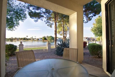 Waterfront Views, Office, Main Floor, Walkable House in McCormick Ranch