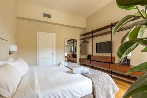 Lungarno marvelous apartment with private parking Apartment in Florence