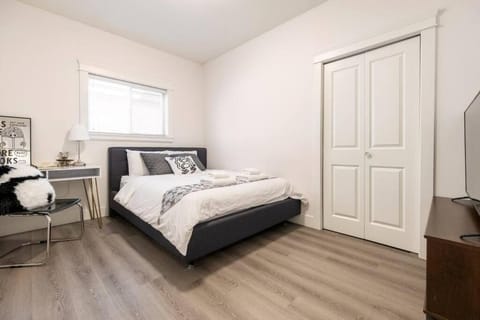 Si & Daniel Home Near YVR Airport & Skytrain Separate Entry Free Parking Bed and Breakfast in Richmond