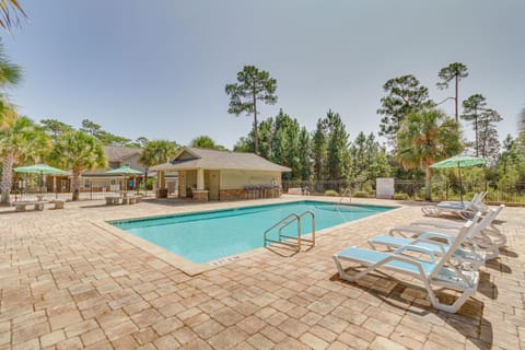 Charming Navarre Townhome 5 Mi to Beach! House in Alabama
