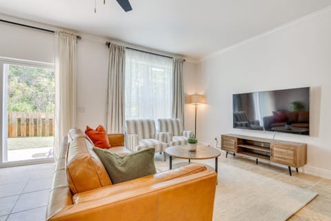 Charming Navarre Townhome 5 Mi to Beach! House in Alabama