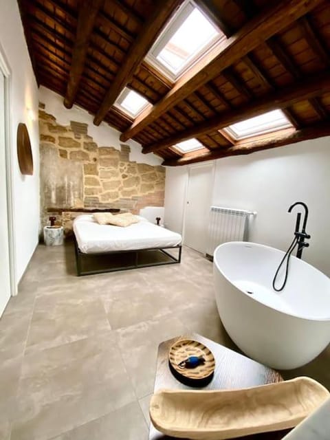 Bed, Photo of the whole room, Bedroom, Bath