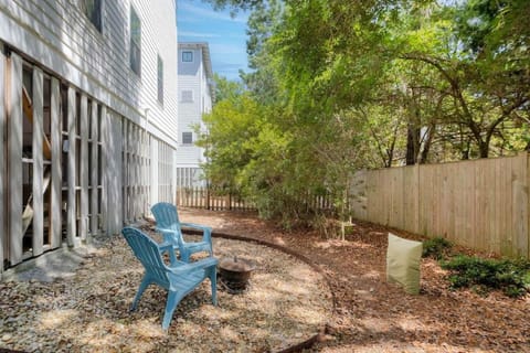 Mt Pleasant Beach Retreat- Mins to Beach-Hot Tub House in Mount Pleasant