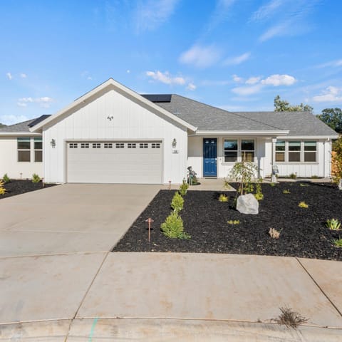 Newly Built Murphys Modern Retreat House in Murphys
