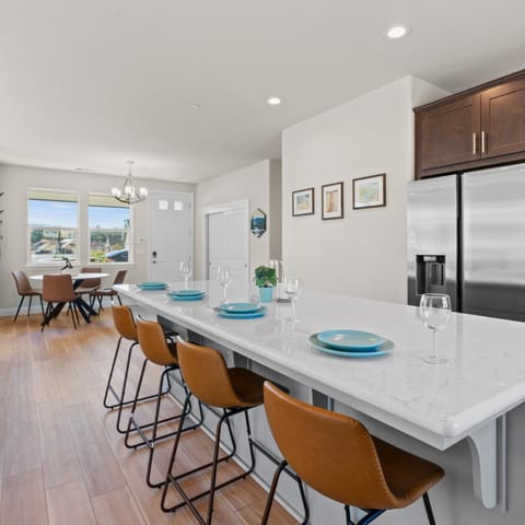 Newly Built Murphys Modern Retreat House in Murphys