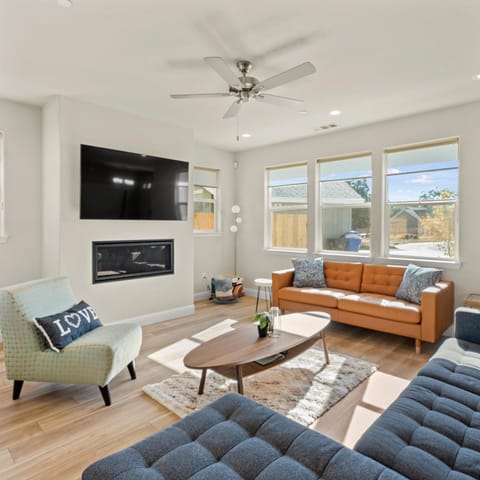 Newly Built Murphys Modern Retreat House in Murphys