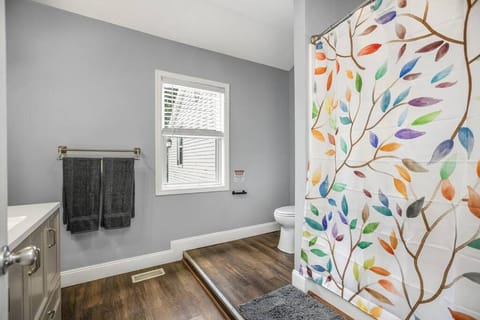 NEW Luxury Spacious & 10 min Driving to Notre Dame! Villa in South Bend