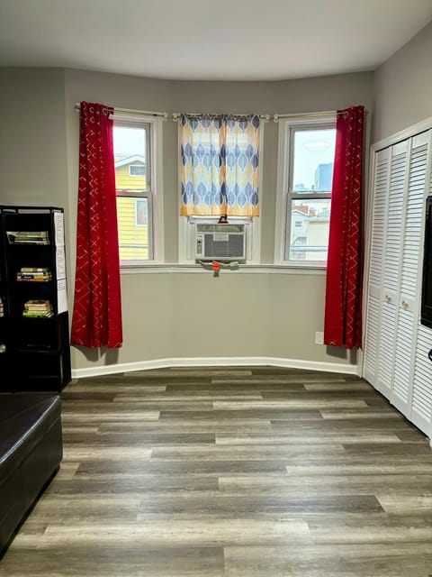 Library, Living room
