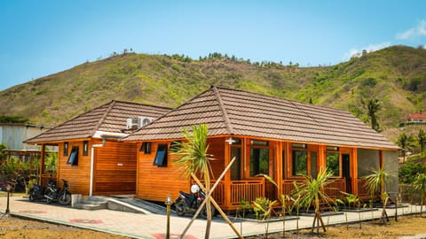 Property building, Day, Neighbourhood, Mountain view