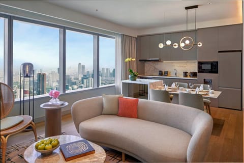 Coffee/tea facilities, Kitchen or kitchenette, Living room, Seating area, Dining area, Quiet street view, kitchen, kitchen