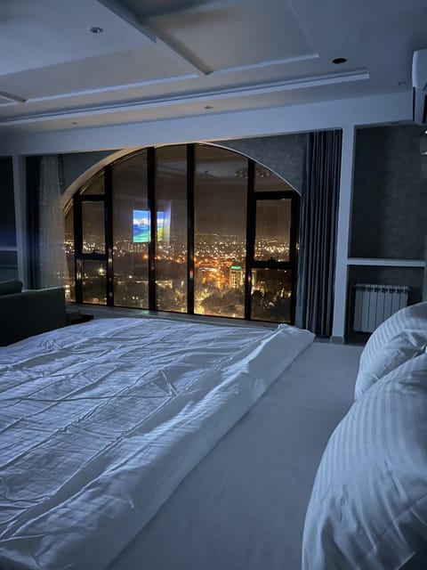 Bed, Night, Photo of the whole room, Bedroom, City view