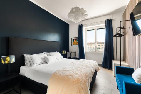 Bed, TV and multimedia, Photo of the whole room, Bedroom